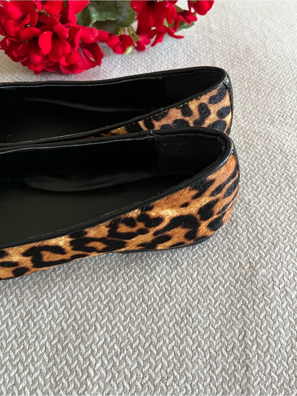 Michael Kors Milan Flat with Gold Logo Size 6.5M - Picture 4 of 9